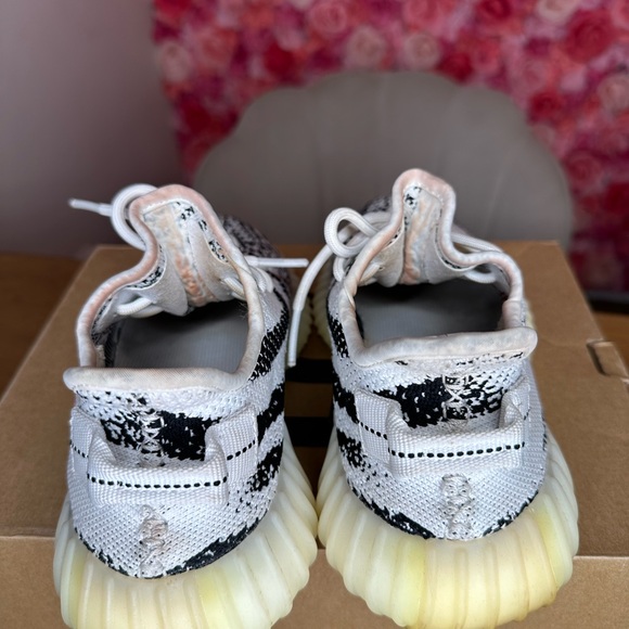 YEEZY sneakers zebra black white size 8 - Picture 8 of 11